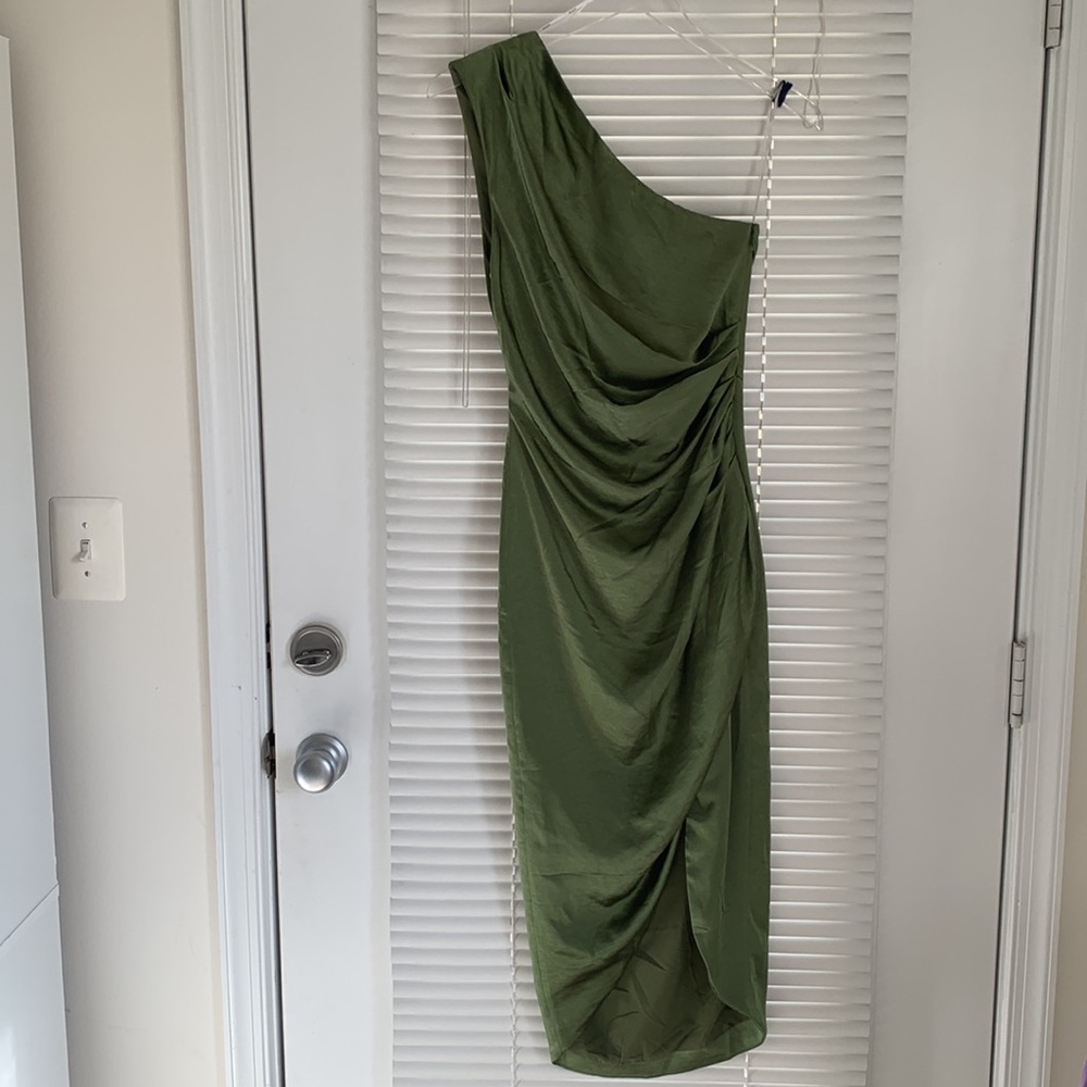 Elliatt Cassini One Shoulder Satin Dress In Fern green - Picture 10 of 16